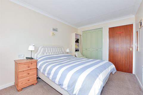 1 bedroom flat for sale - Hunting Gate, Birchington, Kent