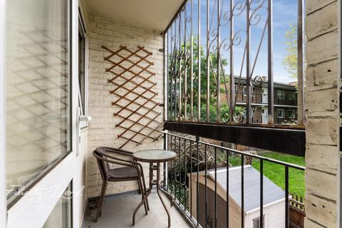 16 Dora Street, London, E14 7TP