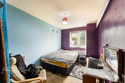 16 Dora Street, London, E14 7TP