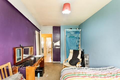 16 Dora Street, London, E14 7TP