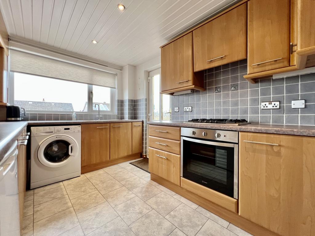17 Yarrow Crescent, 3 bed semidetached house for sale £205,000