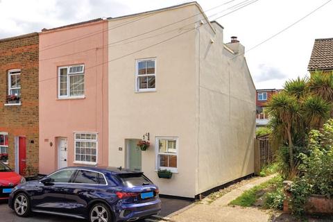 40 Camac Road, Twickenham, TW2 6NU