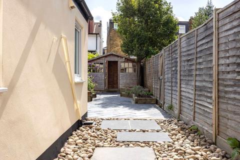40 Camac Road, Twickenham, TW2 6NU