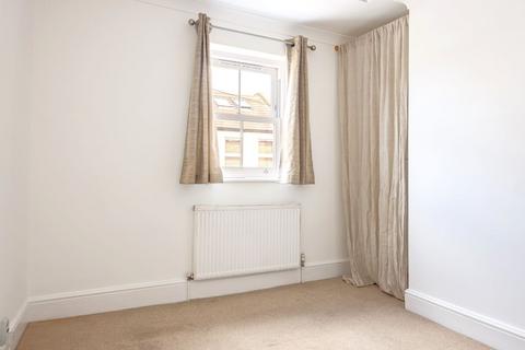40 Camac Road, Twickenham, TW2 6NU