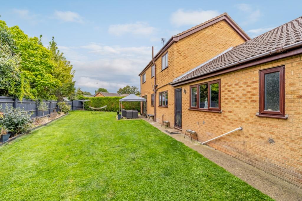 6 All Saints Close (Moulton)-8