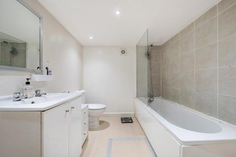 1 bedroom flat for sale - St Luke's Avenue, Clapham