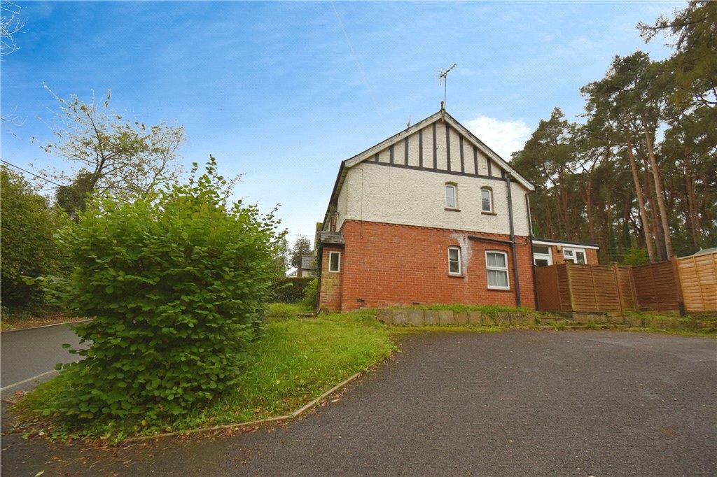 Saunders Lane, Awbridge, Romsey, Hampshire 2 bed semidetached house for sale £350,000