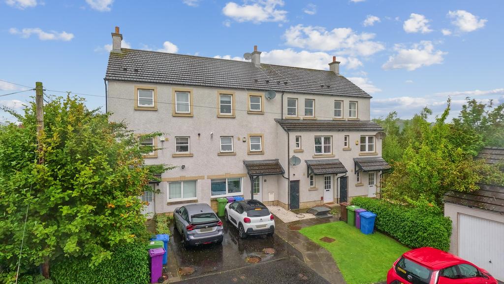 St. Oswalds Glebe, Kings Park, Glasgow, G44 4LH 4 bed end of terrace