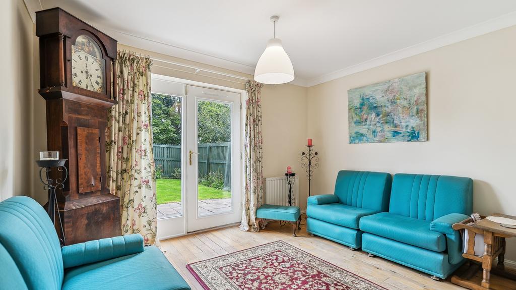 St. Oswalds Glebe, Kings Park, Glasgow, G44 4LH 4 bed end of terrace