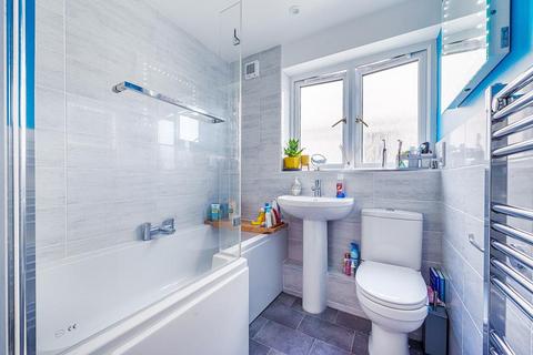 8 Beechgate, Witney, OX28 4JL