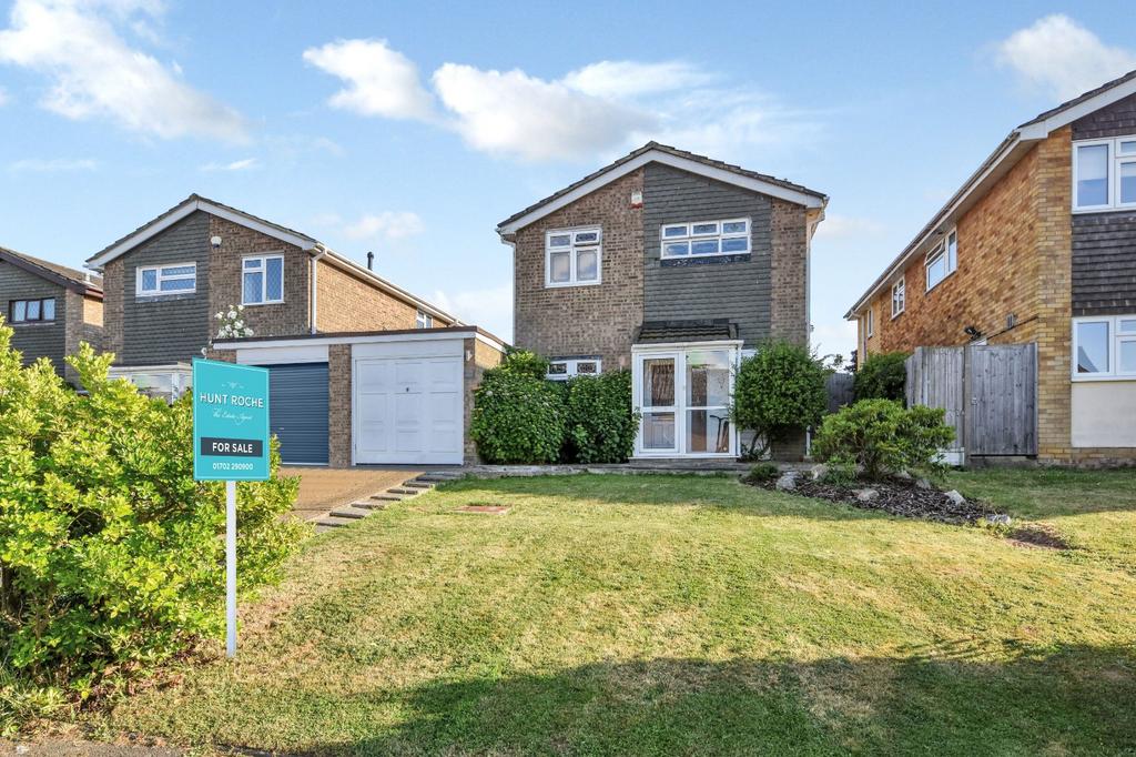 Warwick Road, Rayleigh, Essex, SS6 3 bed detached house for sale £450,000