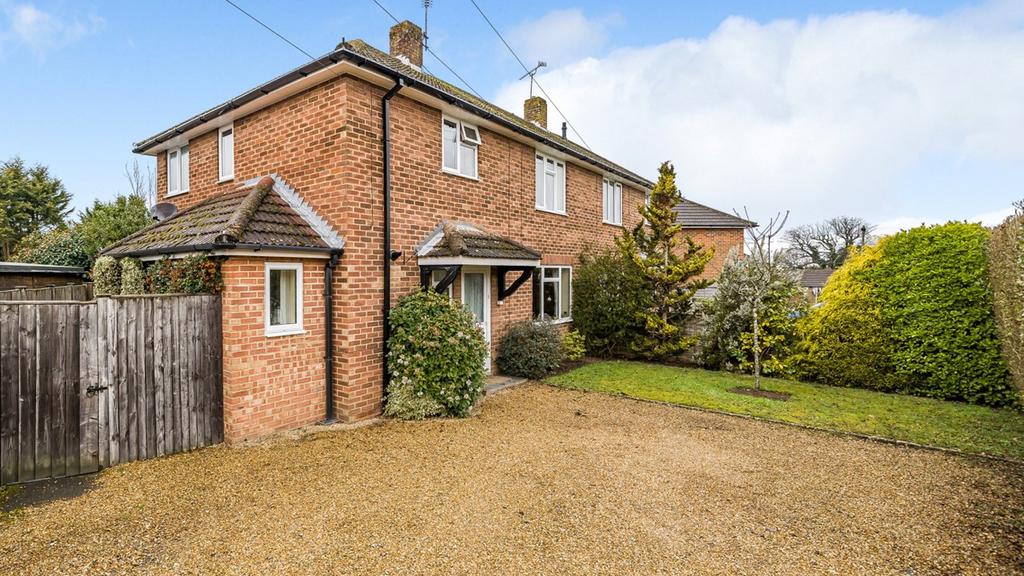 Liphook 3 bed semidetached house for sale £375,000