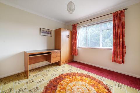 77 Guildford Road, West End, Woking, GU24 9HJ