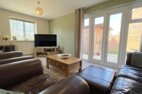 3 bedroom semi-detached house to rent, Reeds Way, Loddon