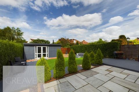 4 bedroom detached house for sale, Farnsfield Avenue, Burton Joyce, Nottingham