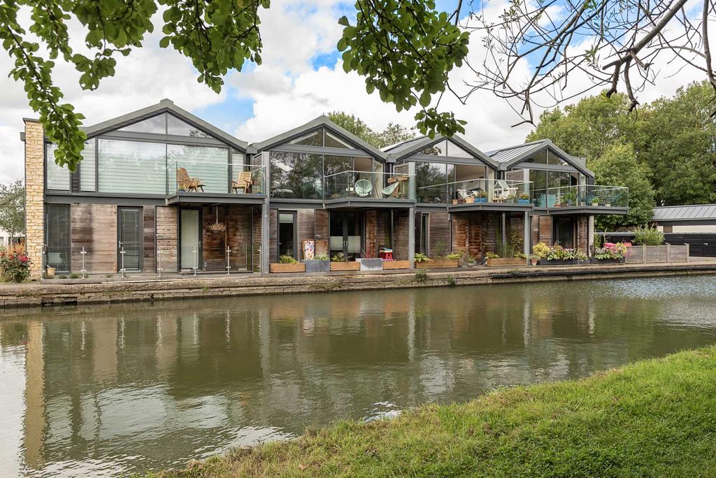Marsworth Wharf, Marsworth 3 bed house for sale £675,000
