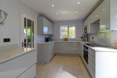 1 Barnett Way, Uckfield, TN22 1XH