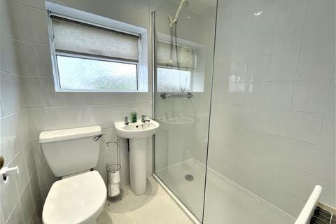 2 bedroom semi-detached bungalow to rent, Crawshaw Rise, Pudsey