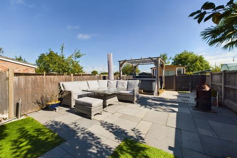 25 Didcot Drive, Marchington, Uttoxeter, ST14 8LT