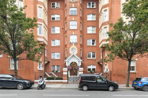4 bedroom flat for sale, Burnham Court, Moscow Road