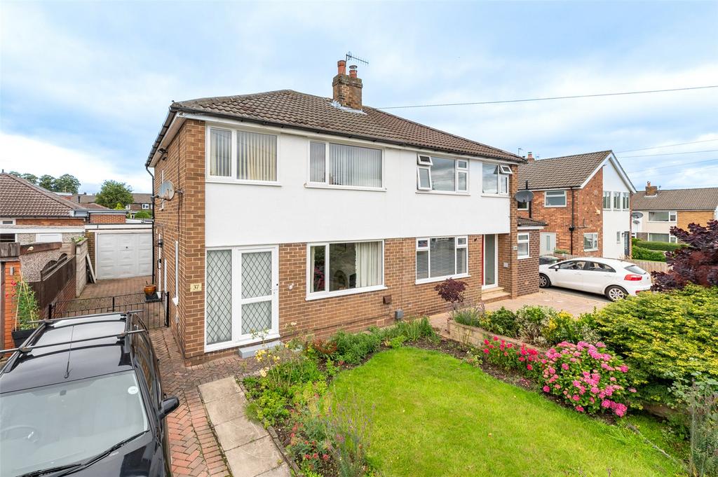 St. Clair Road, Otley, West Yorkshire, LS21 3 bed semidetached house