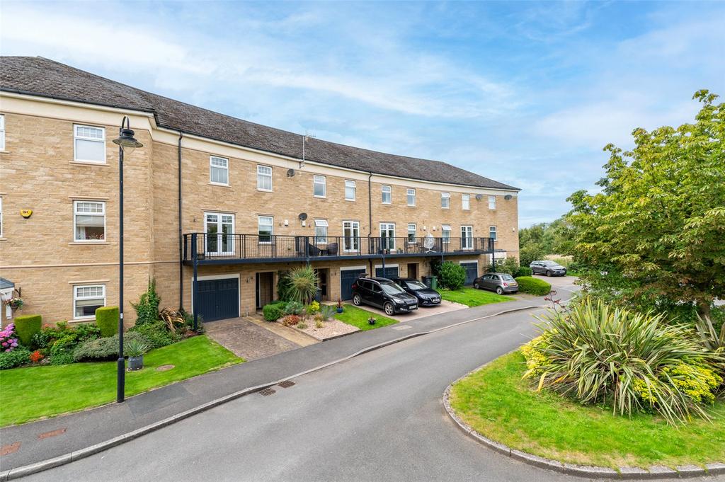 Kingsdale Drive, Menston, Ilkley, West Yorkshire, LS29 4 bed terraced