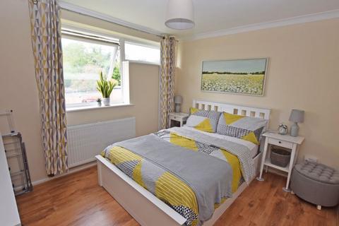 2 bedroom maisonette for sale - Wooteys Way, Alton