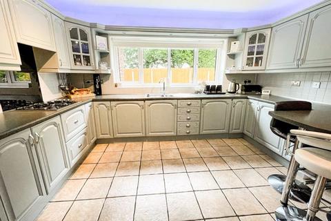 4 bedroom detached house for sale, High Street, Bury