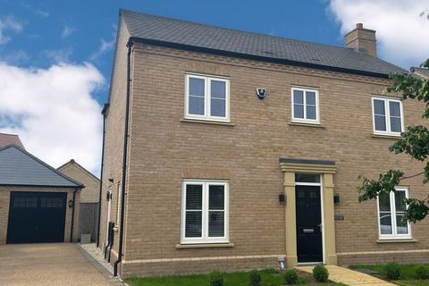 4 bedroom detached house to rent, Carnaile Road, Alconbury Weald