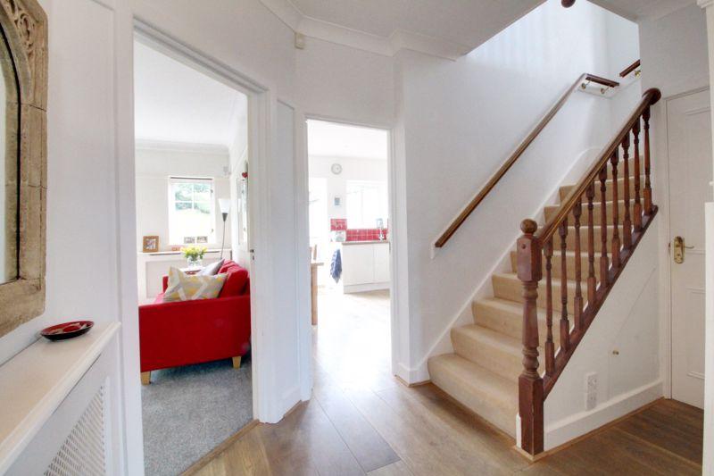 Sutherland Way, Cuffley EN6 5 bed detached house for sale £1,150,000