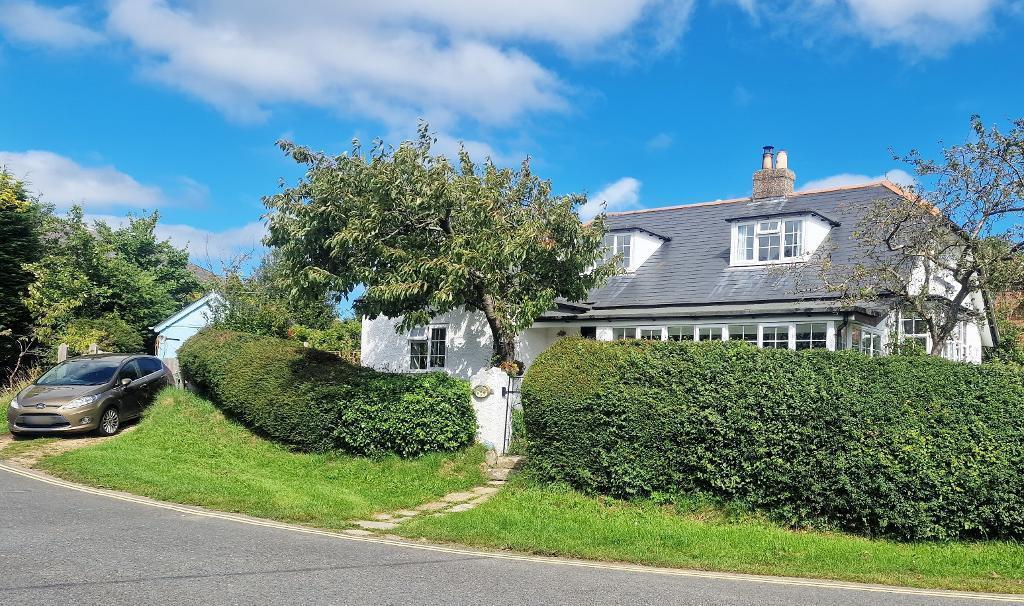 West Green, St Helens, Isle of Wight, PO33 1XA 4 bed detached house for