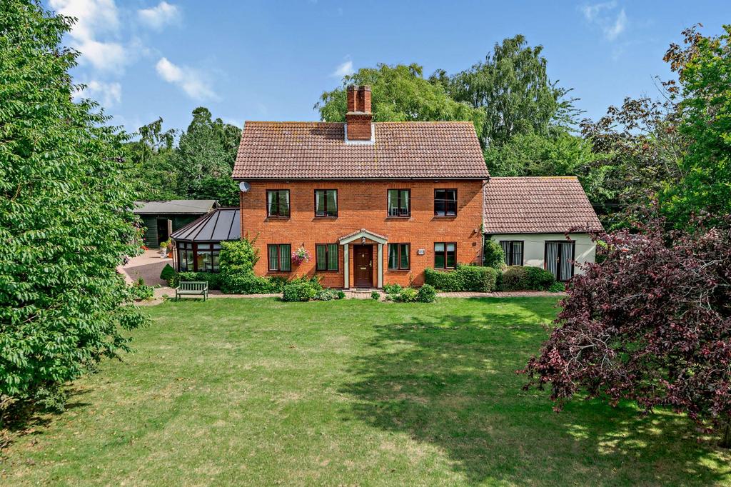 Pond Hall Road, Hadleigh, Ipswich, Suffolk 4 bed detached house for