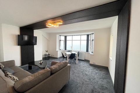 2 bedroom apartment to rent, Seaviews Apartment, Promenade, Whitley Bay.  * HOLIDAY LET APARTMENT *