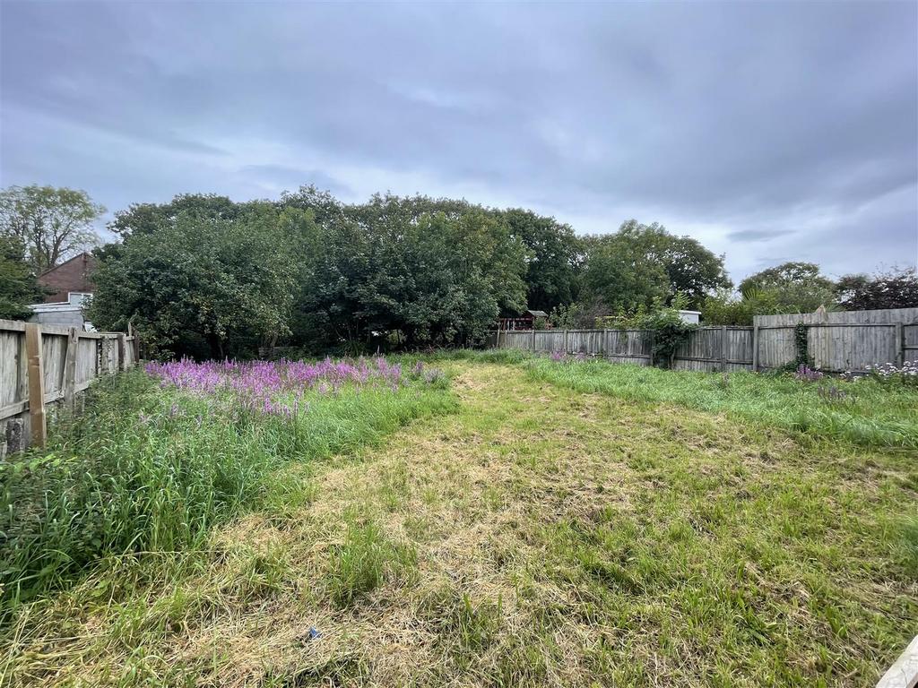 Argoed Crescent, Trimsaran, Kidwelly 3 bed semidetached house £129,995