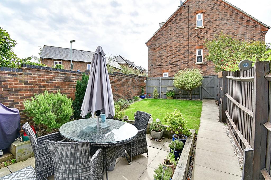 Lady Margaret Gardens, Ware SG12 4 bed end of terrace house £585,000