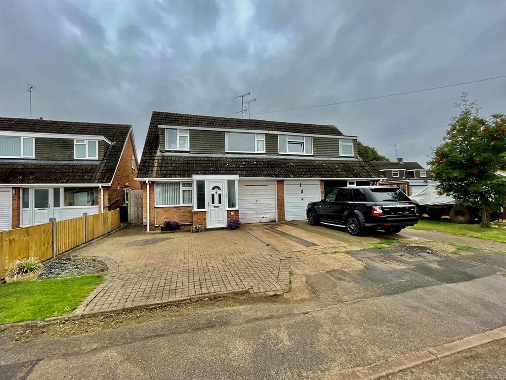 York Way, Raunds, Wellingborough, NN9 3 bed semidetached house for