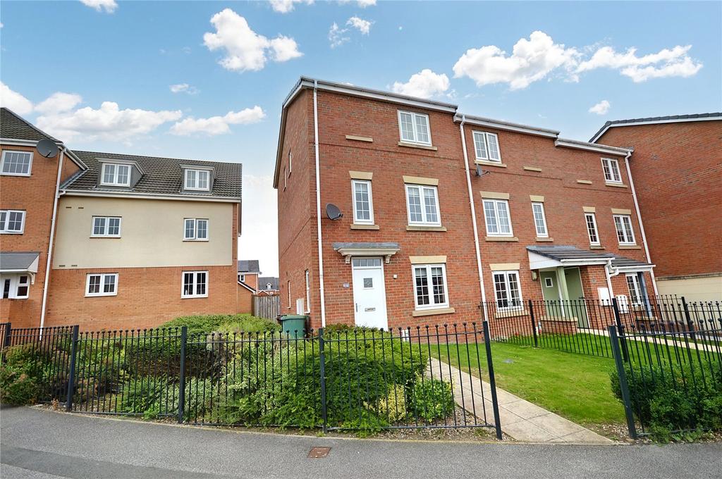 New Forest Way, Leeds 3 bed terraced house for sale £245,000