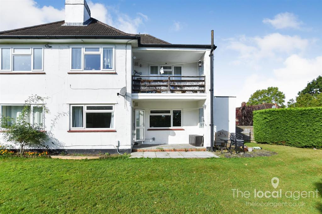 Manor Green Road, Epsom 2 bed flat for sale £299,950