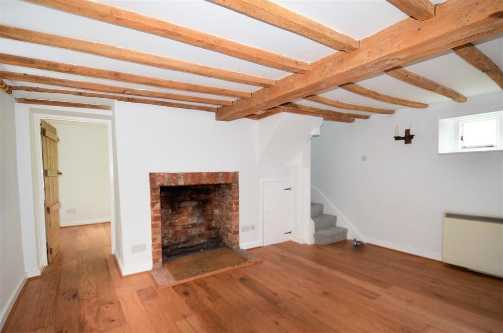 Oving Road, Pitchcott, Aylesbury 2 bed detached house £1,375 pcm (£317 pw)
