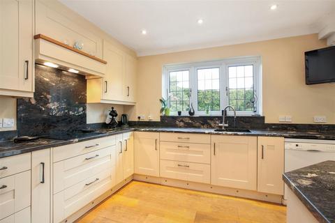 Highdown Rollestone Road, Shrewton, Salisbury, SP3 4HG