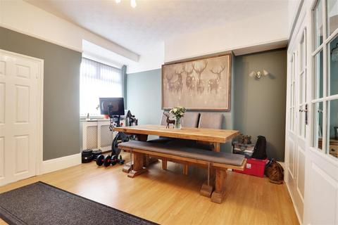 1111 Hessle Road, Hull, HU4 6SB