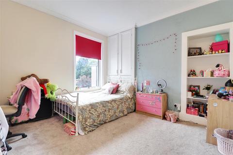 1111 Hessle Road, Hull, HU4 6SB