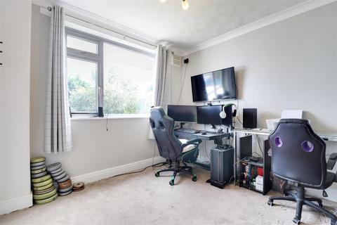 1111 Hessle Road, Hull, HU4 6SB