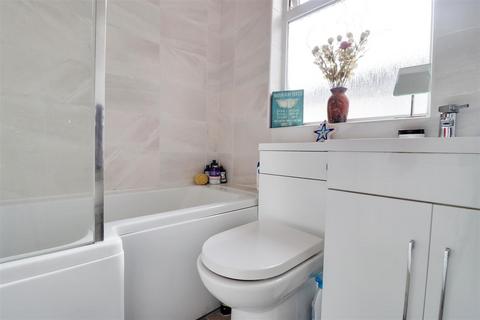1111 Hessle Road, Hull, HU4 6SB