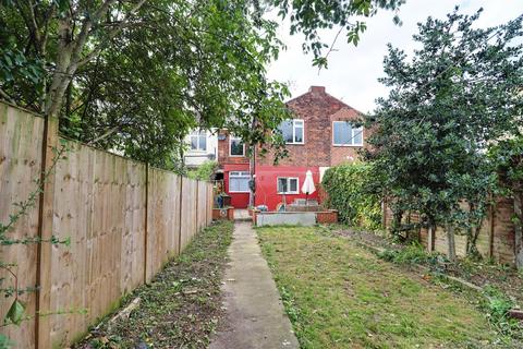 1111 Hessle Road, Hull, HU4 6SB