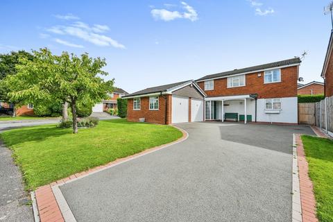 6 Arundel, Tamworth, B77 1JG