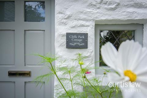 3 bedroom detached house for sale - Cliffe Park Cottage, Great Harwood, Blackburn
