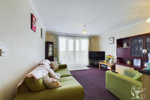 2 bedroom flat for sale, Argent Court, Argent Street, Grays