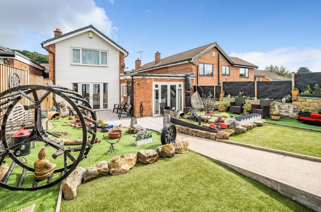 Hunger Hills Avenue, Horsforth, Leeds 3 bed detached house for sale £