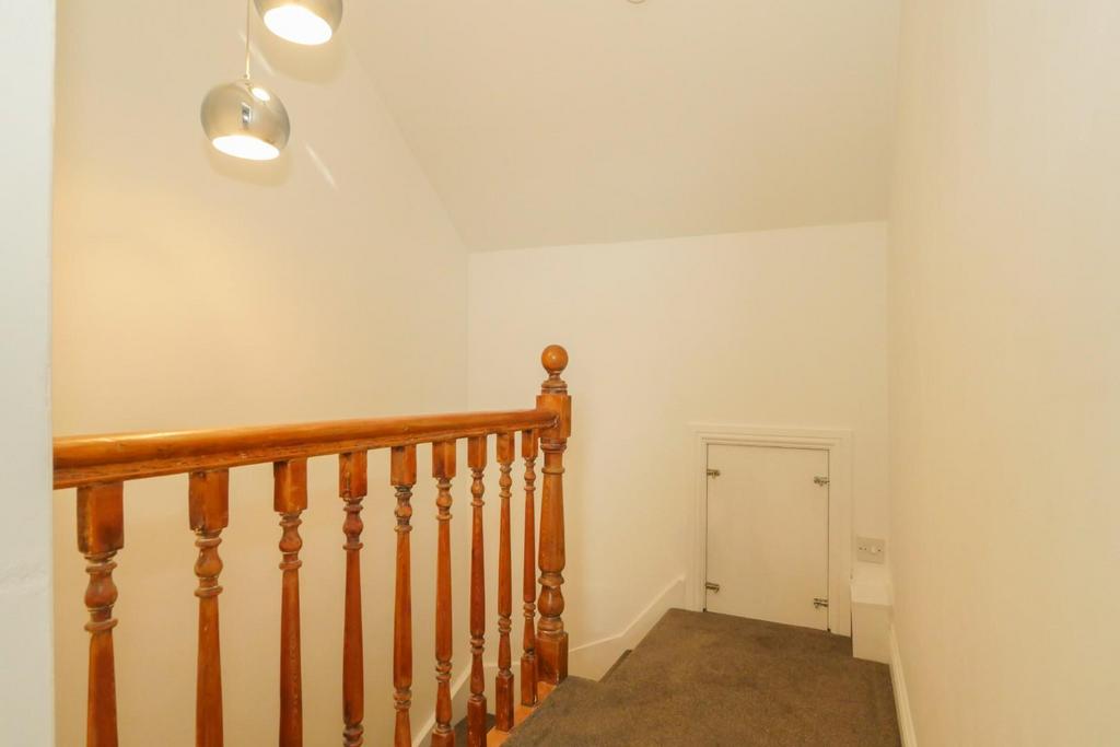 Landing (2 nd floor)